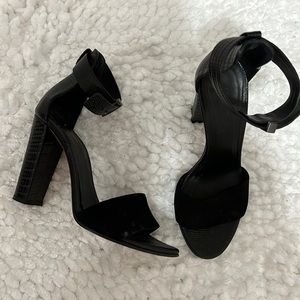 Black heeled Vince sandals with dust bag